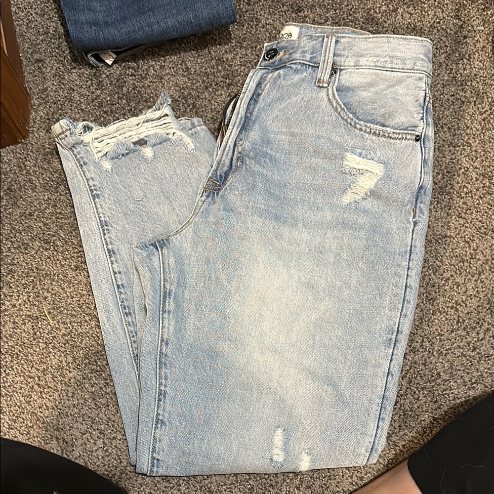 Women’s distressed high-waist jeans